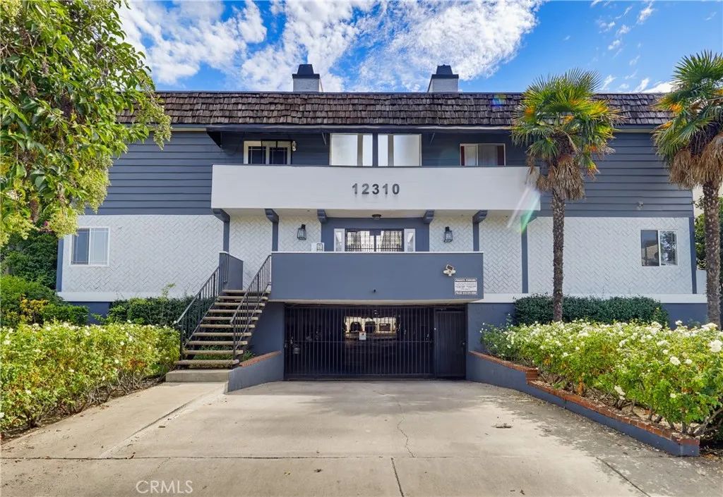 12310 Burbank 13, Los Angeles, CA 91607