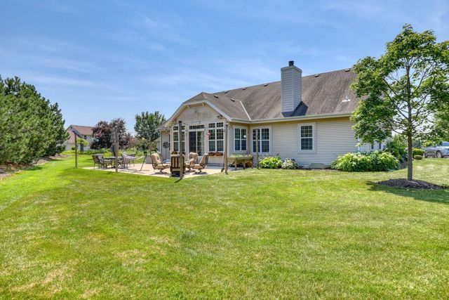 6958 S Craig COURT, Franklin, WI 53132