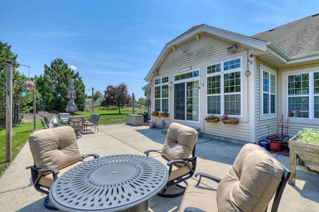 6958 S Craig COURT, Franklin, WI 53132