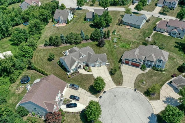 6958 S Craig COURT, Franklin, WI 53132