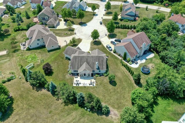 6958 S Craig COURT, Franklin, WI 53132