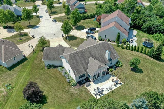 6958 S Craig COURT, Franklin, WI 53132