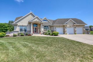 6958 S Craig COURT, Franklin, WI 53132