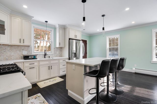 104 S Quaker Lane, Hyde Park, NY 12538