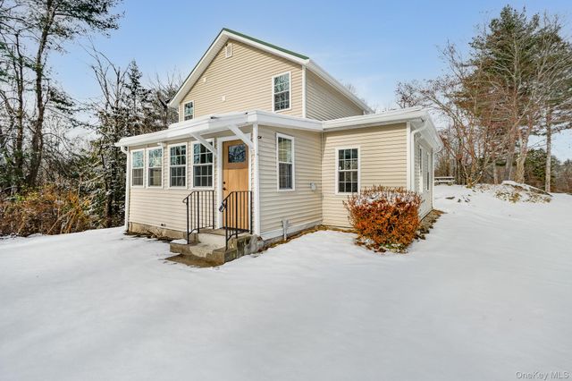 104 S Quaker Lane, Hyde Park, NY 12538