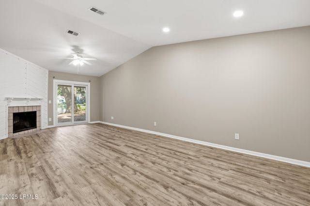 96 Mathews Dr Apt 213, Hilton Head Island, SC 29926