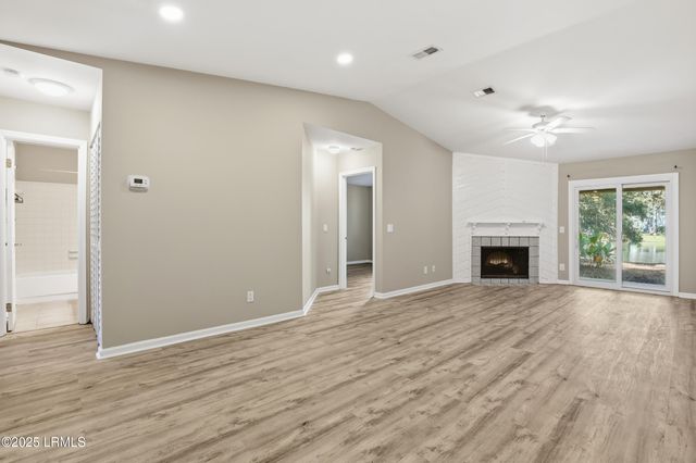 96 Mathews Dr Apt 213, Hilton Head Island, SC 29926