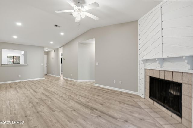 96 Mathews Dr Apt 213, Hilton Head Island, SC 29926