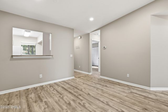 96 Mathews Dr Apt 213, Hilton Head Island, SC 29926