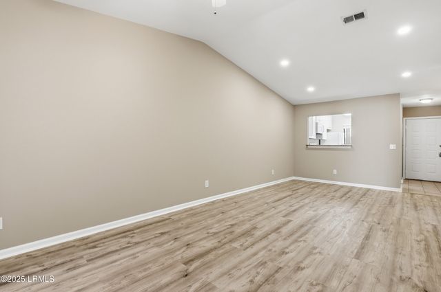 96 Mathews Dr Apt 213, Hilton Head Island, SC 29926