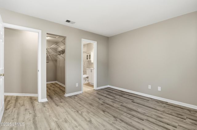 96 Mathews Dr Apt 213, Hilton Head Island, SC 29926