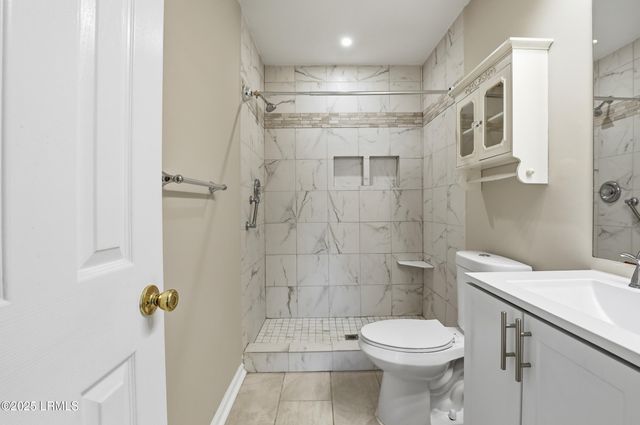 96 Mathews Dr Apt 213, Hilton Head Island, SC 29926