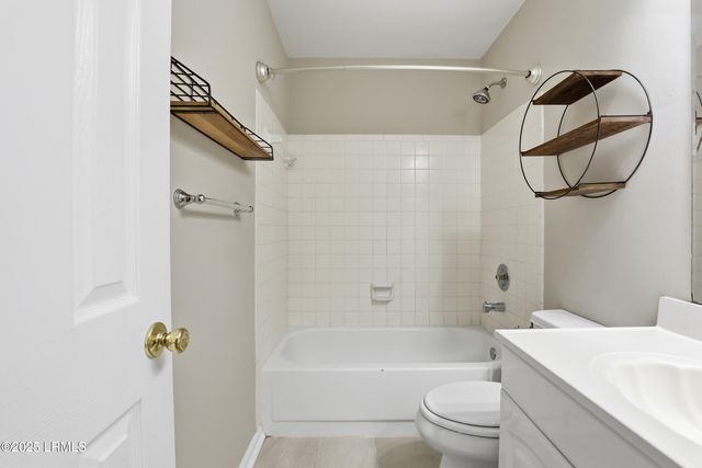 96 Mathews Dr Apt 213, Hilton Head Island, SC 29926