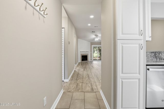 96 Mathews Dr Apt 213, Hilton Head Island, SC 29926