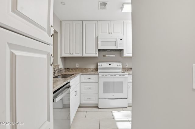 96 Mathews Dr Apt 213, Hilton Head Island, SC 29926