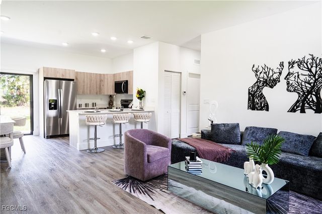 8050 Sherwood CIR, Labelle, FL 33935