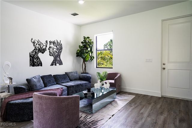 8050 Sherwood CIR, Labelle, FL 33935