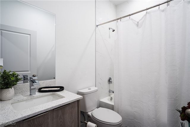 8050 Sherwood CIR, Labelle, FL 33935