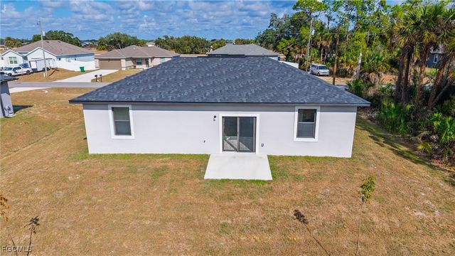 8050 Sherwood CIR, Labelle, FL 33935