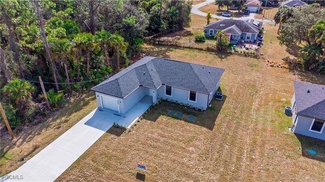 8050 Sherwood CIR, Labelle, FL 33935