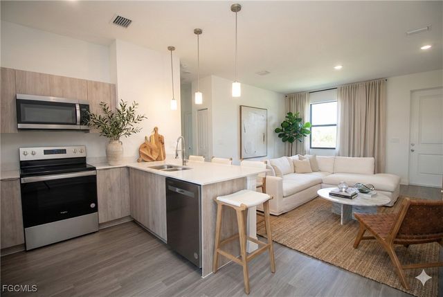 8050 Sherwood CIR, Labelle, FL 33935