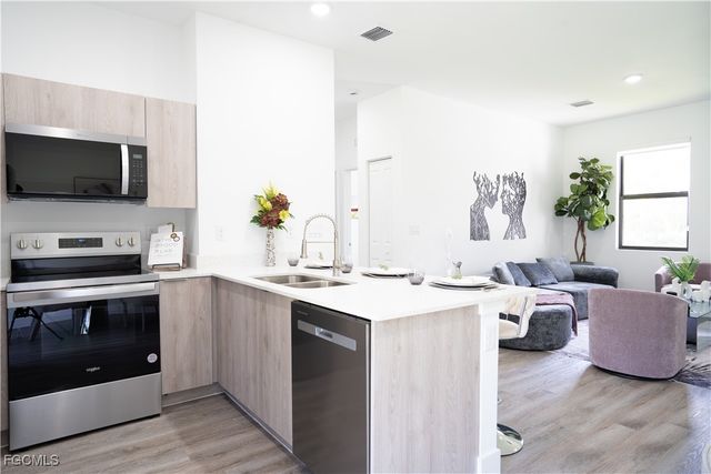 8050 Sherwood CIR, Labelle, FL 33935