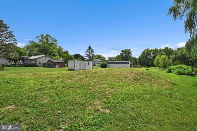 729 LITITZ RD, Manheim, PA 17545