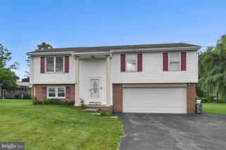 729 LITITZ RD, Manheim, PA 17545