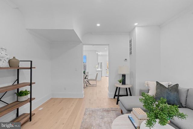 939 SHEPHERD ST NW, Washington, DC 20011