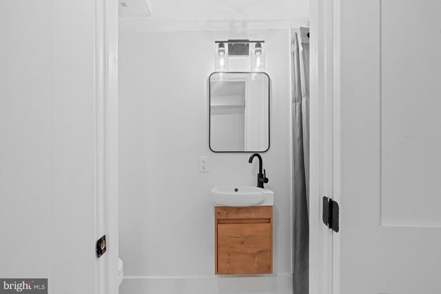 939 SHEPHERD ST NW, Washington, DC 20011