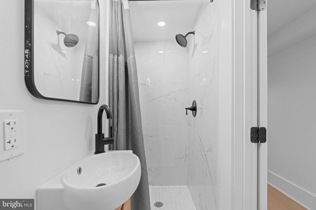 939 SHEPHERD ST NW, Washington, DC 20011