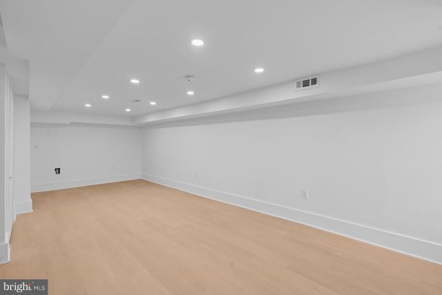 939 SHEPHERD ST NW, Washington, DC 20011