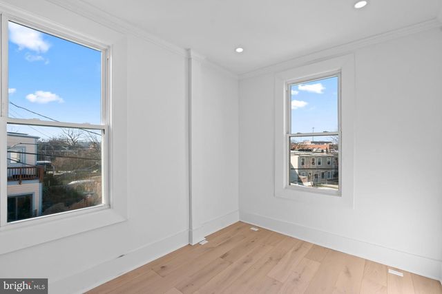 939 SHEPHERD ST NW, Washington, DC 20011