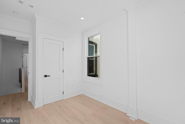 939 SHEPHERD ST NW, Washington, DC 20011