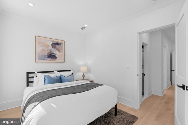 939 SHEPHERD ST NW, Washington, DC 20011