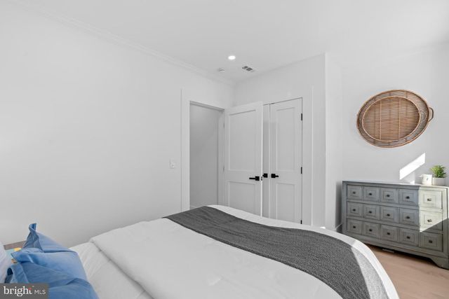 939 SHEPHERD ST NW, Washington, DC 20011