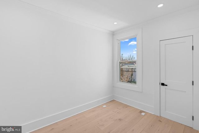 939 SHEPHERD ST NW, Washington, DC 20011