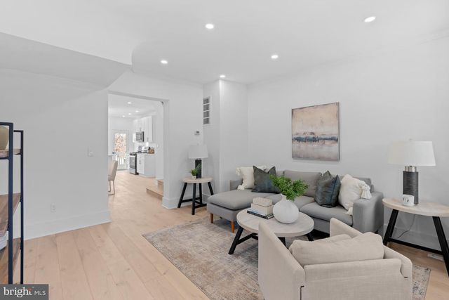 939 SHEPHERD ST NW, Washington, DC 20011