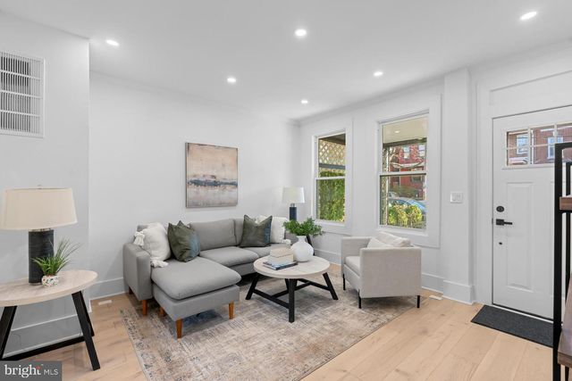 939 SHEPHERD ST NW, Washington, DC 20011