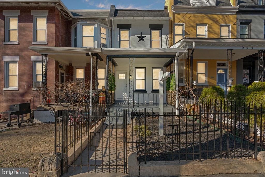 939 SHEPHERD ST NW, Washington, DC 20011