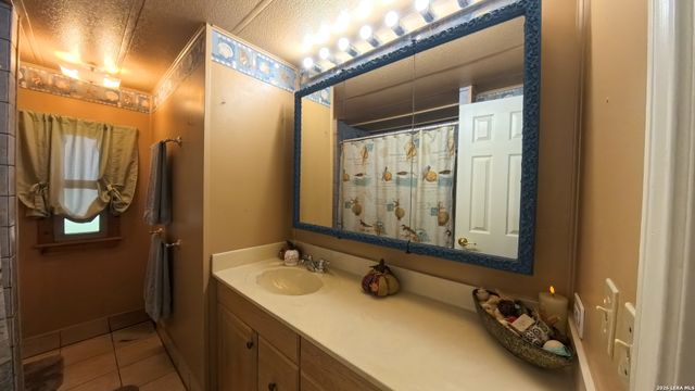 857 Madrona, Pipe Creek, TX 78063