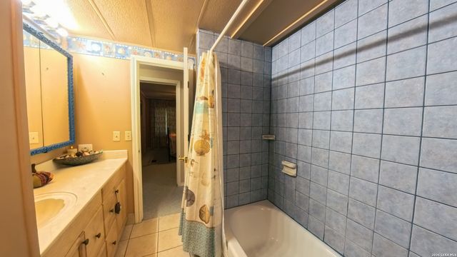 857 Madrona, Pipe Creek, TX 78063