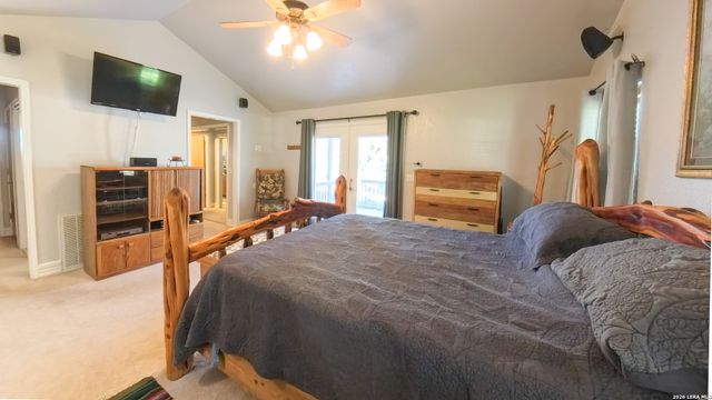 857 Madrona, Pipe Creek, TX 78063