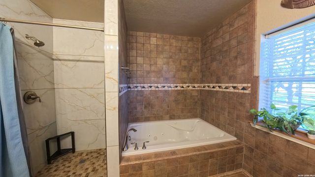 857 Madrona, Pipe Creek, TX 78063