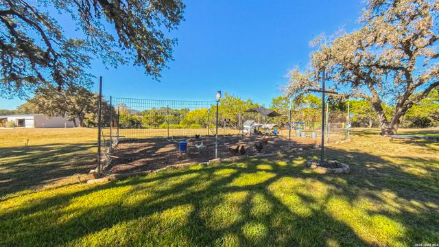 857 Madrona, Pipe Creek, TX 78063