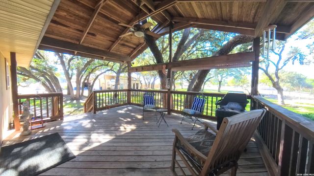 857 Madrona, Pipe Creek, TX 78063