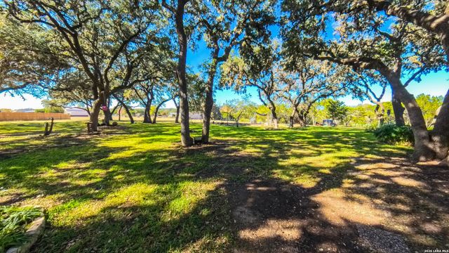 857 Madrona, Pipe Creek, TX 78063