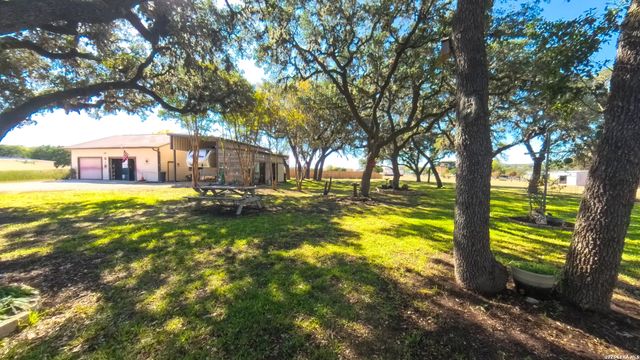 857 Madrona, Pipe Creek, TX 78063