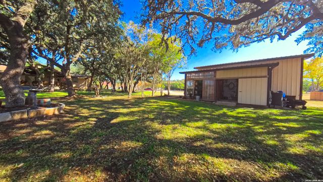 857 Madrona, Pipe Creek, TX 78063
