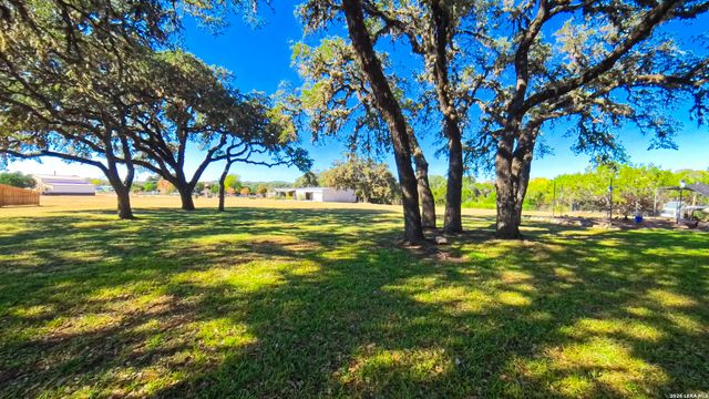 857 Madrona, Pipe Creek, TX 78063